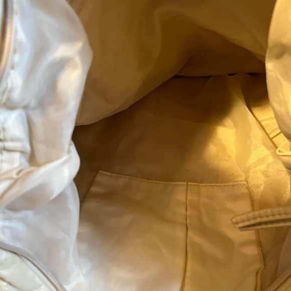 Posh Show.  Like new condition ivory Satchel​ - Picture 9 of 10